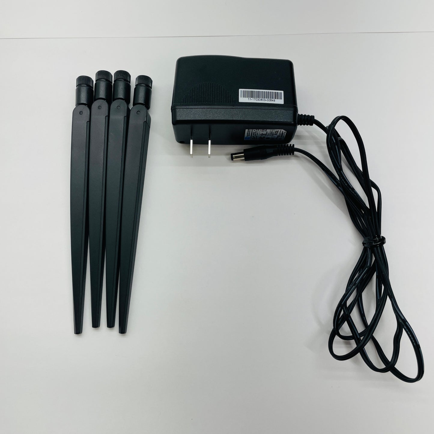 Synology RT2600ac 無線LANルーター 電源アダプター、アンテナ付属【C3970-80】