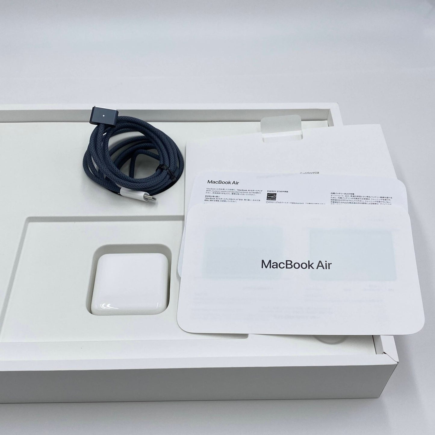 バッテリー最大容量100% 新品同様 美品 MacBook Air 13インチ M4 2025 10C CPU/10C GPU 16GB 256GB 充放電回数4回 C3885 80サイズ発送