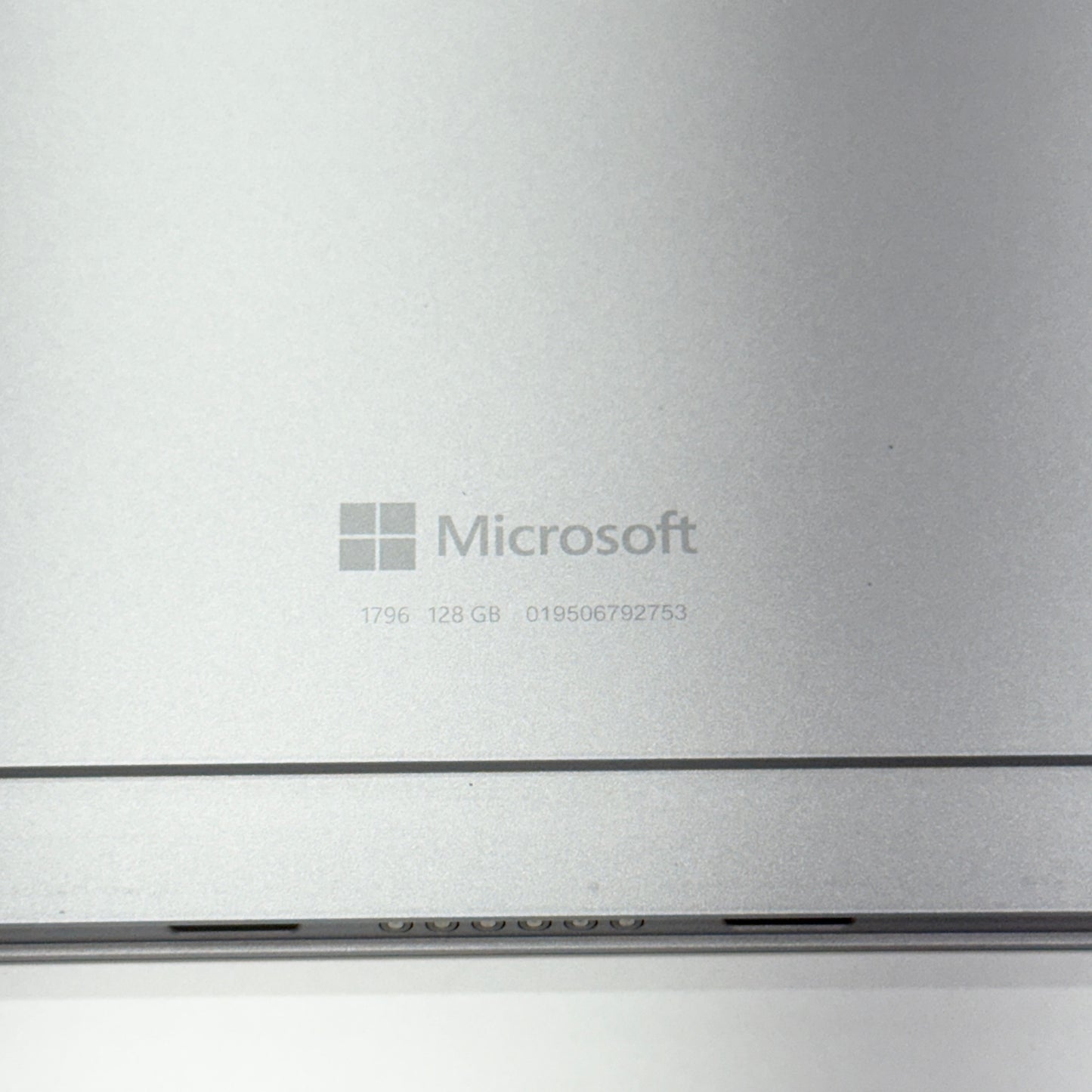 Surface Pro m3-7Y30 1.00GHz 4GB 128GB バッテリー最大容量90%【C5279-80】