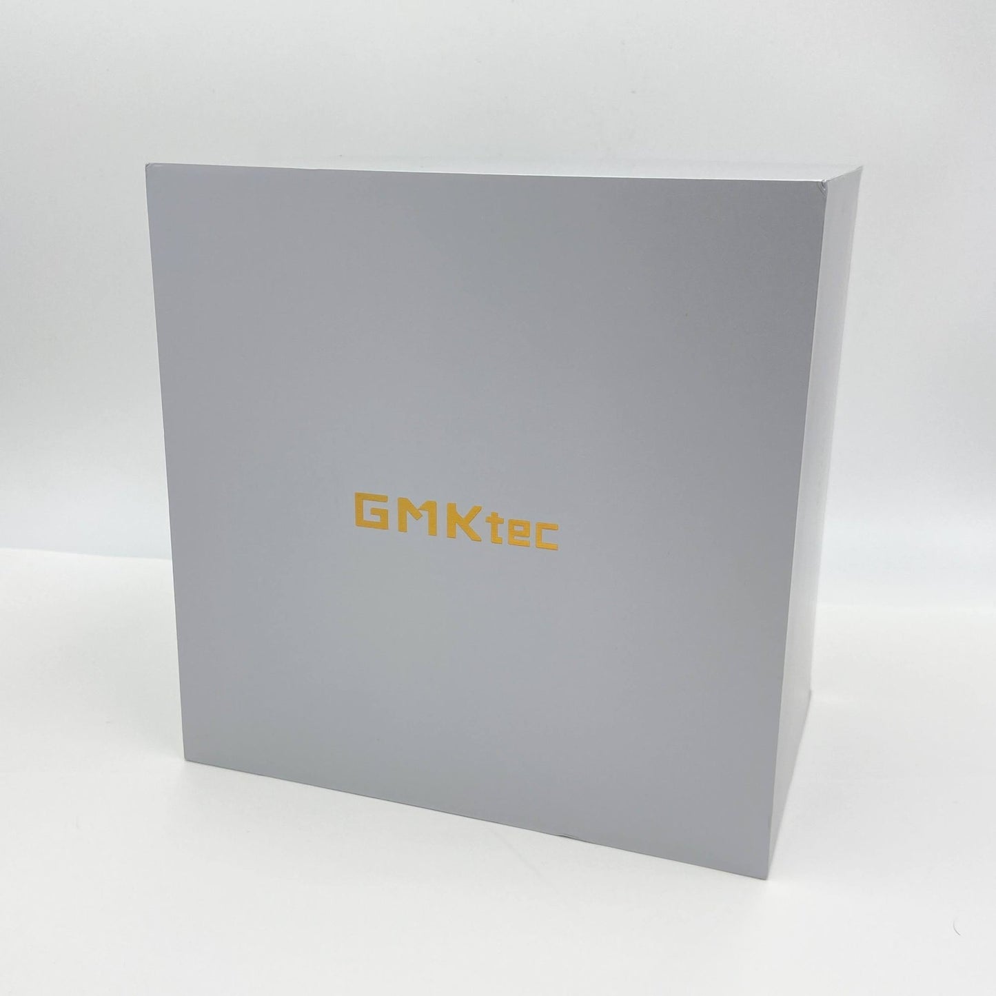 美品 GMKtec NucBox K8 Plus AMD Ryzen 7 8845HS 32GB SSD 1TB 付属品完備 【C6687-80】