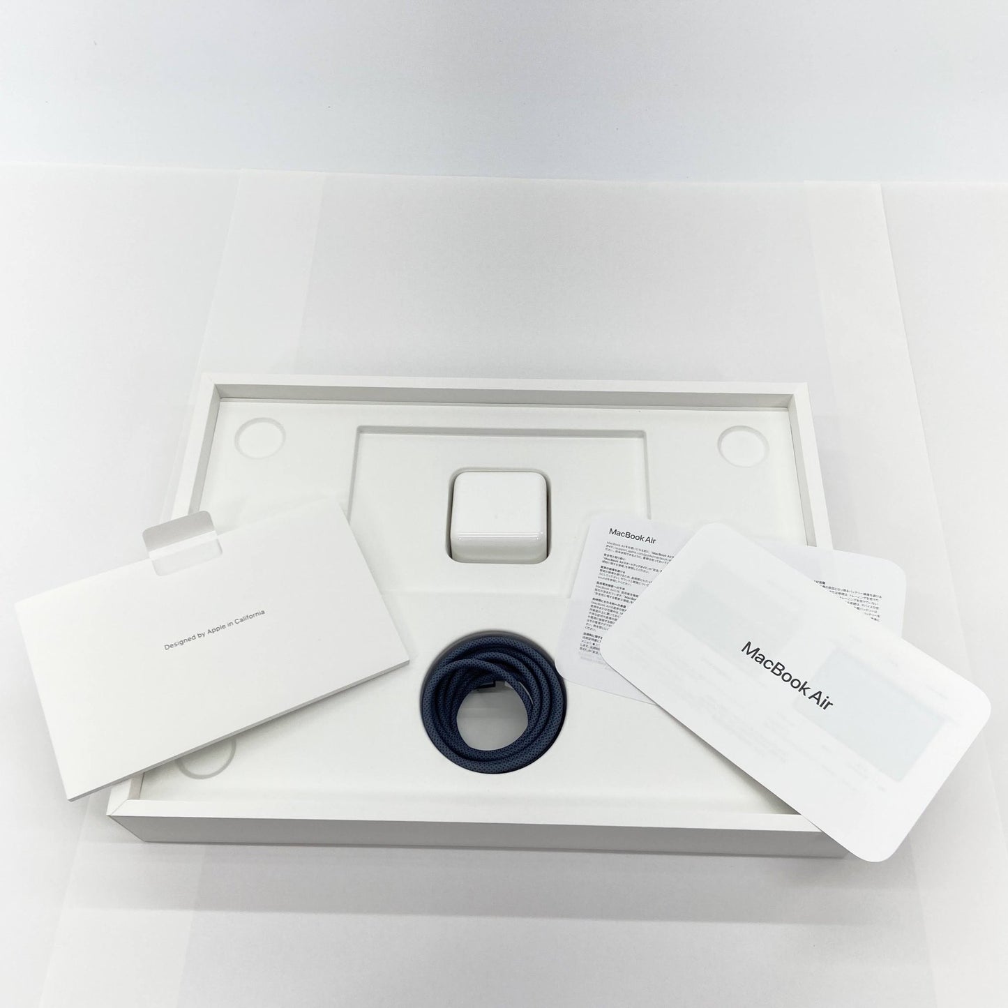 新品同様 美品 Apple MacBook Air M4チップ 13インチ 16GB 512GB MW133J/A 充放電回数19回バッテリー最大容量100% 付属品完備【C5641-80】