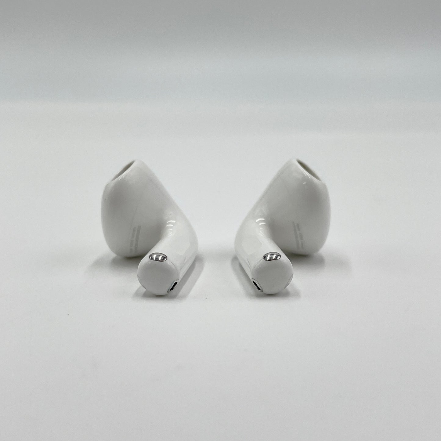 Apple AirPods 第4世代 アクティブノイズキャンセリング搭載モデル 【C4820-C】