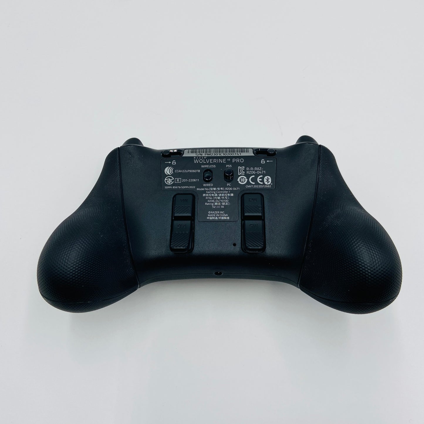 美品 Razer Wolverine V2 Pro ワイヤレスコントローラー PS5 C3845 80サイズ発送