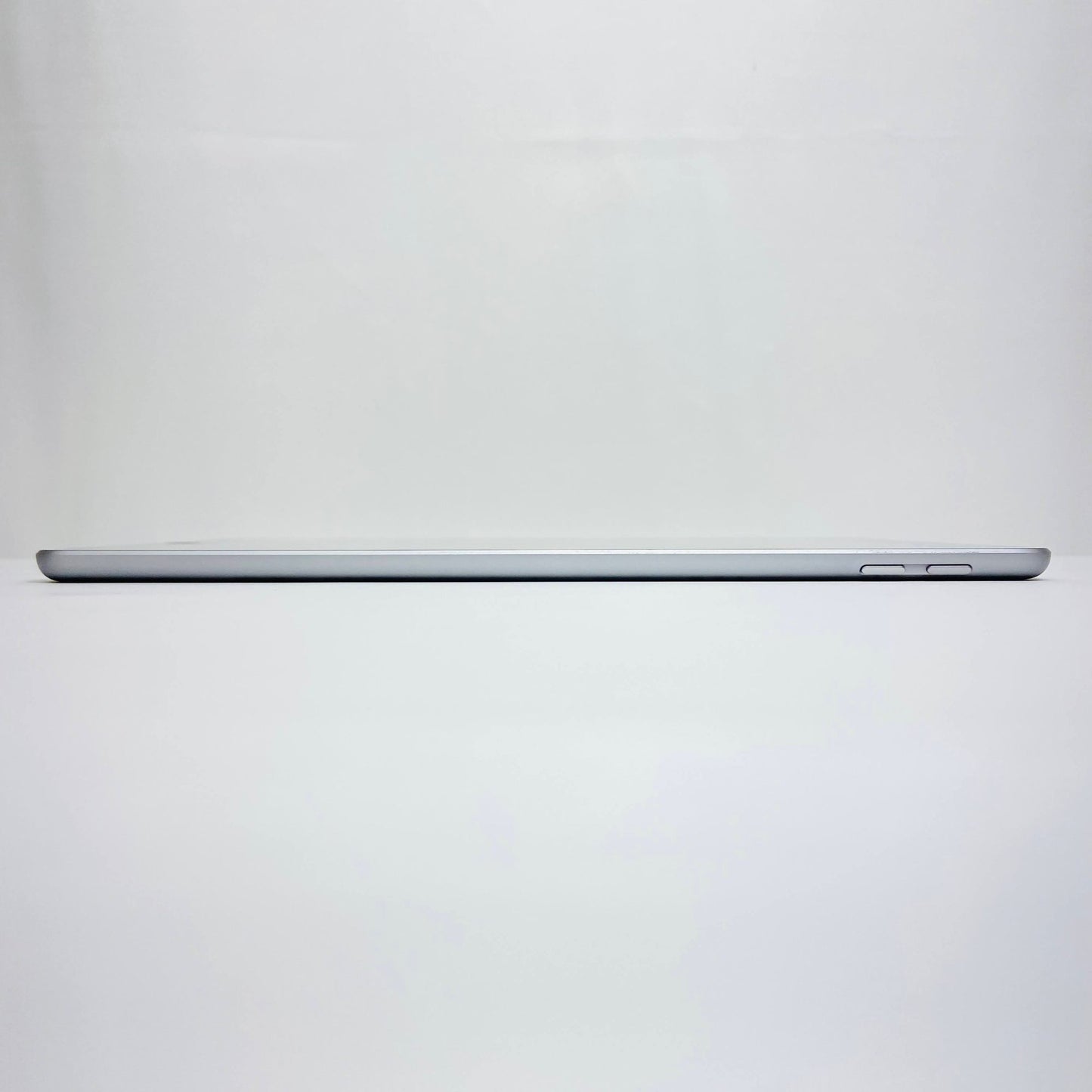 バッテリー最大容量92% Apple iPad 第6世代 Wi-Fiモデル 32GB MR7F2J/A A1893 スペースグレイC3840 60サイズ発送