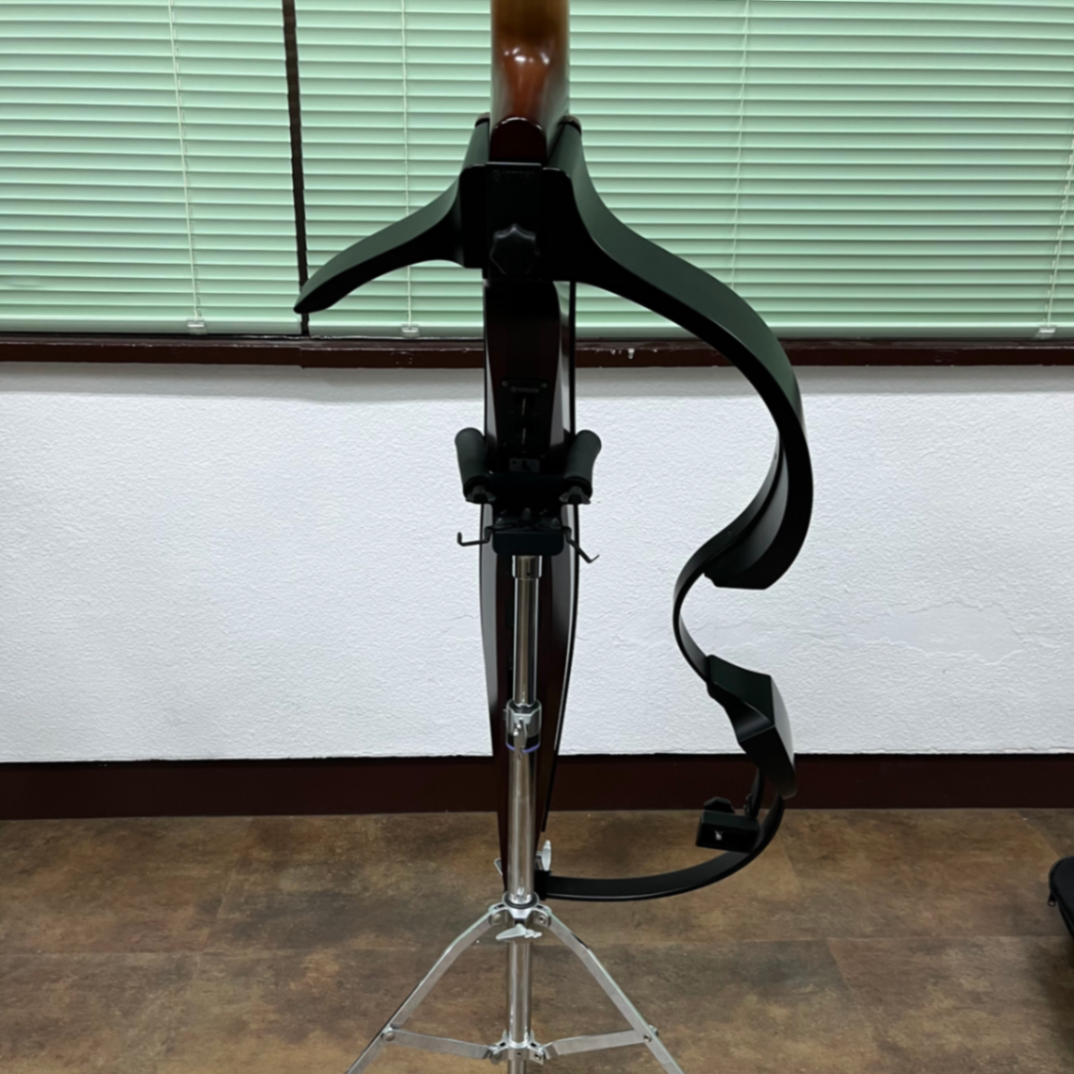 YAMAHA SLB-100 サイレントウッドベース 電子楽器【5417】 スタンドは付属しません。