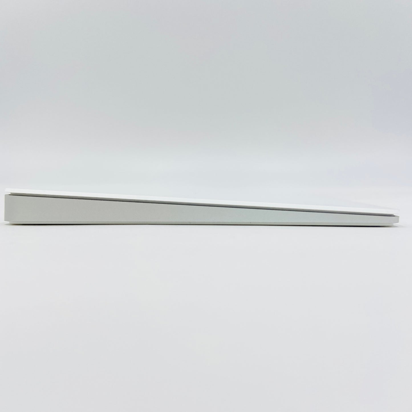 Apple Magic Trackpad 2 ホワイト モデル A1535 【C4226-C】