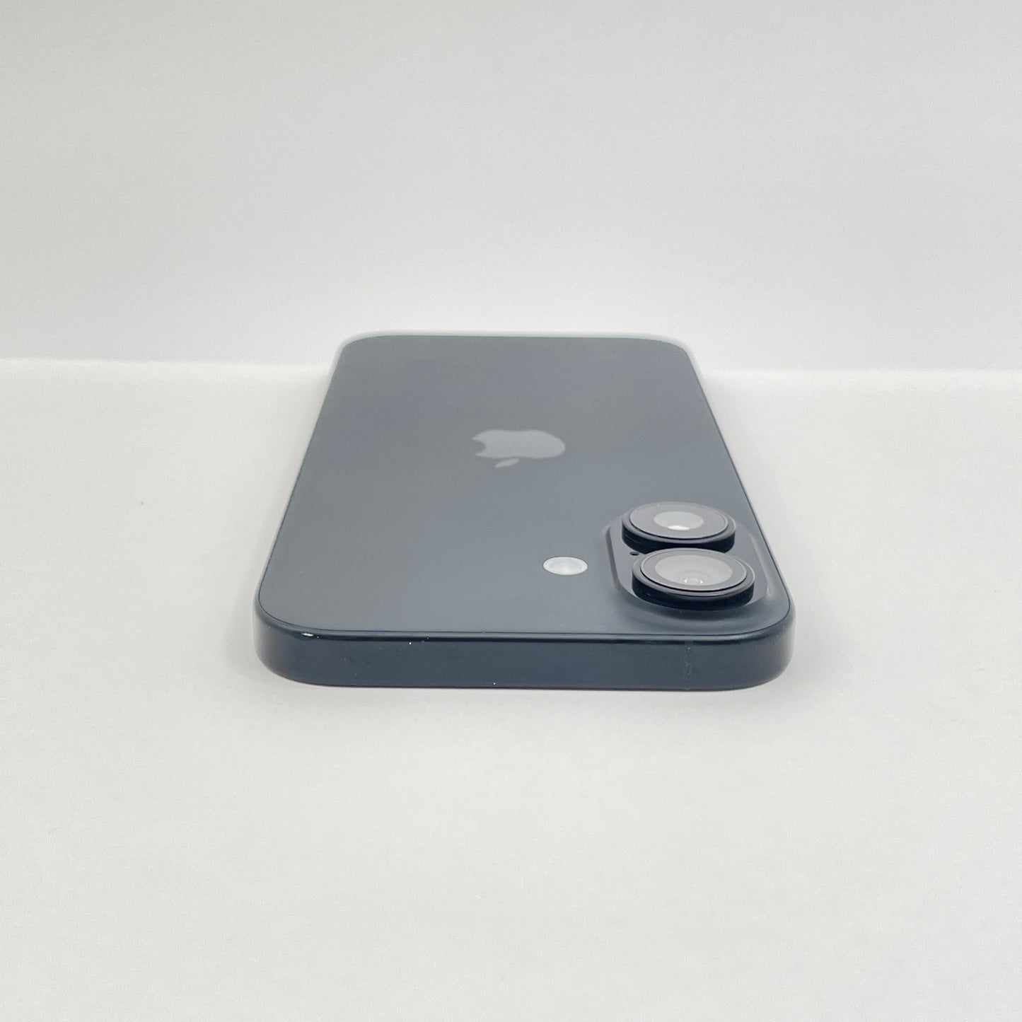 Apple iPhone 16 128GB ブラック SIMフリー MYDQ3J/A バッテリー最大容量100% 限定保証あり【C6586-C】