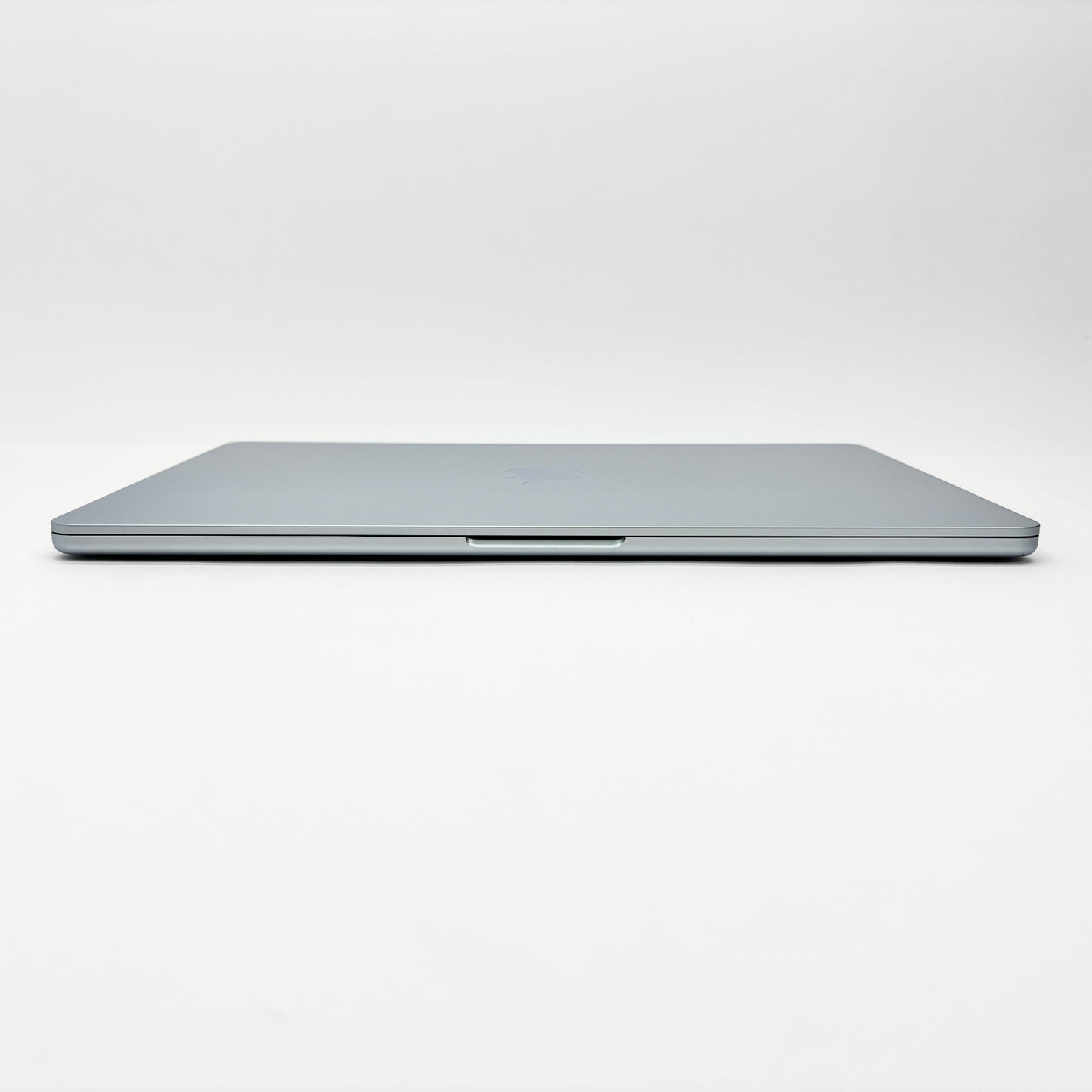 美品 バッテリー最大容量100% MacBook Air 2025 15インチ M4 16GB 512GB MC7C4ZP/A スカイブルー US配列【C8552-80】