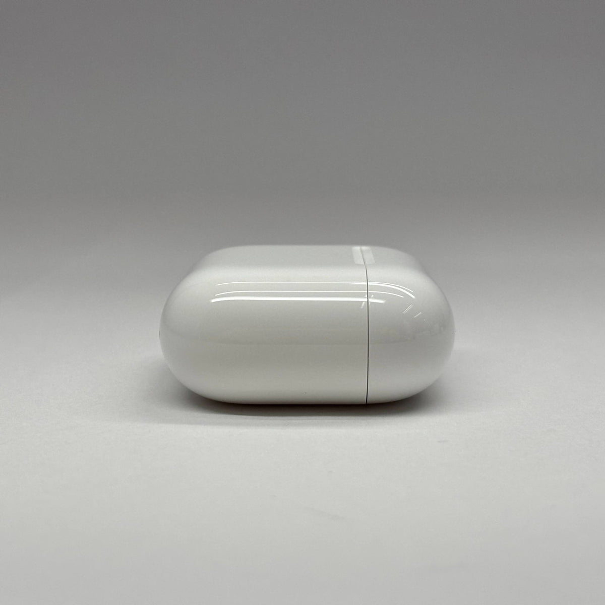 美品 AirPods 4 MXP93J/A （アクティブノイズキャンセリング搭載モデル）【C9028-C】