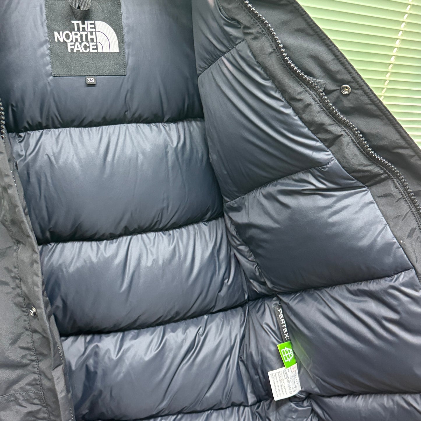 美品 ノースフェイス マウンテンダウンジャケット ND92454 サイズ:XS【C5966】