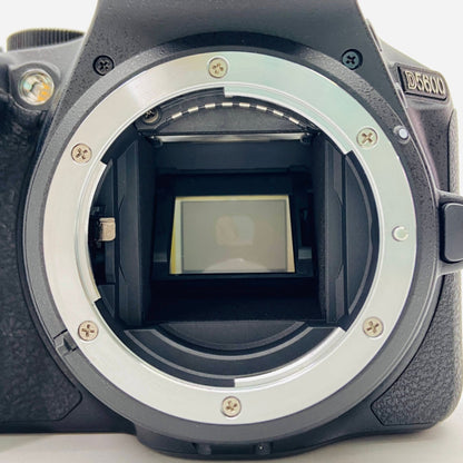 美品 NIKON D5600 ボディ デジタル一眼レフカメラ 【C4860-100】
