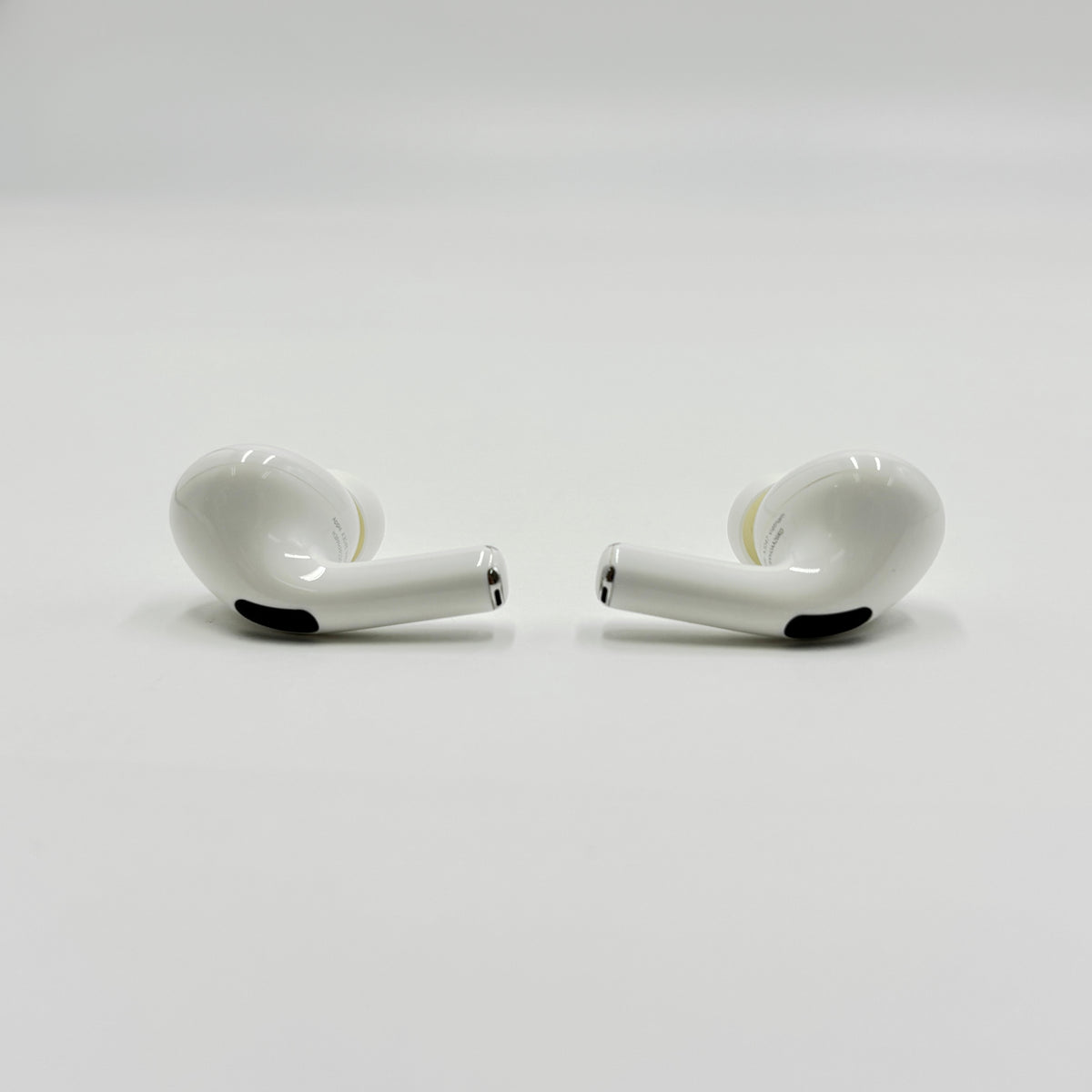 美品 Apple 純正 AirPods Pro 第2世代 MagSafe充電ケース USB-C MTJV3J/A【C9272-60】