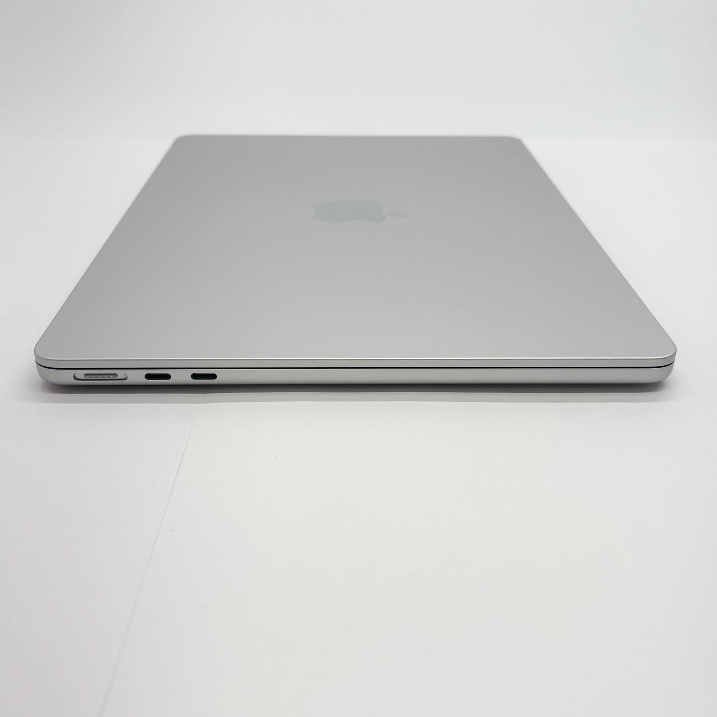 美品 MacBook Air 13インチ (Early 2025) Apple M4 10コア/16GB/SSD 512GB シルバー MW0X3J/A バッテリー最大容量100%【C6279-80】