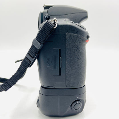 Nikon D700 ボディ　Nikon MB-D10 マルチパワーバッテリーパック付属　【C4305-80】