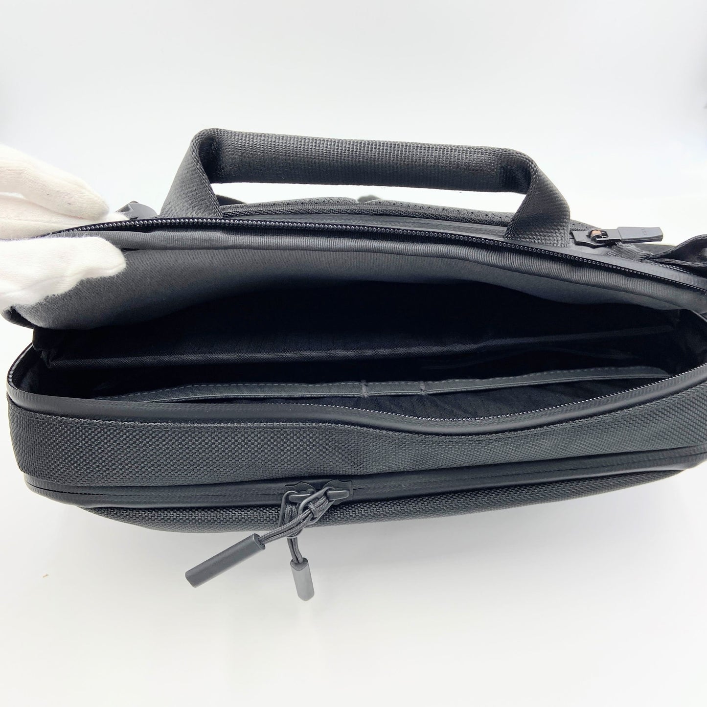 美品 THE TOKYO TECHPACK SLING【C5718】