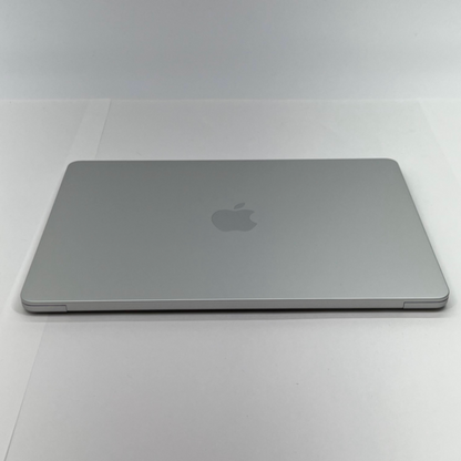 新品同様 美品 MacBook Air 13インチ M4 2025 10コアCPU 8コアGPU MW0W3J/A 16GB 256GB 充放電回数2回 バッテリー最大容量100% 【C5967-80】