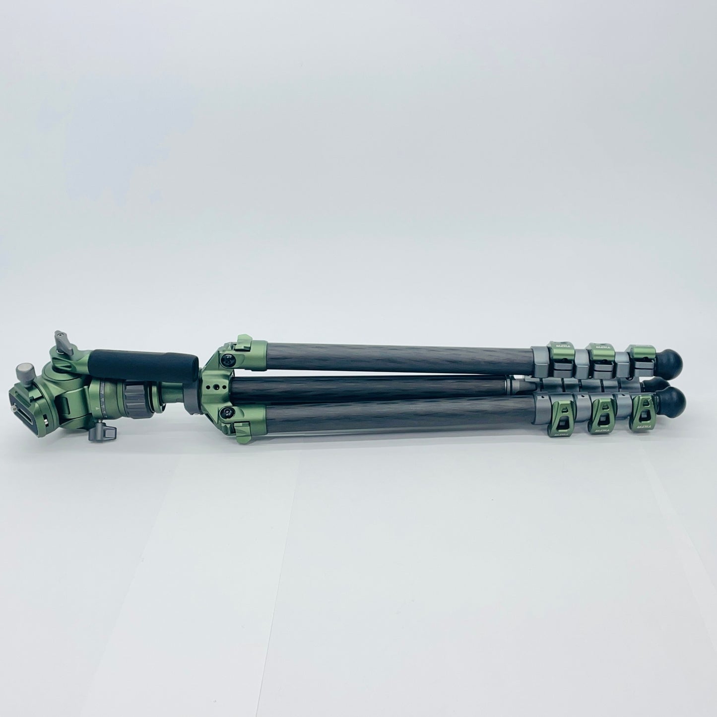 美品 TILTA VT05 カーボンファイバー三脚 【C4369-120】