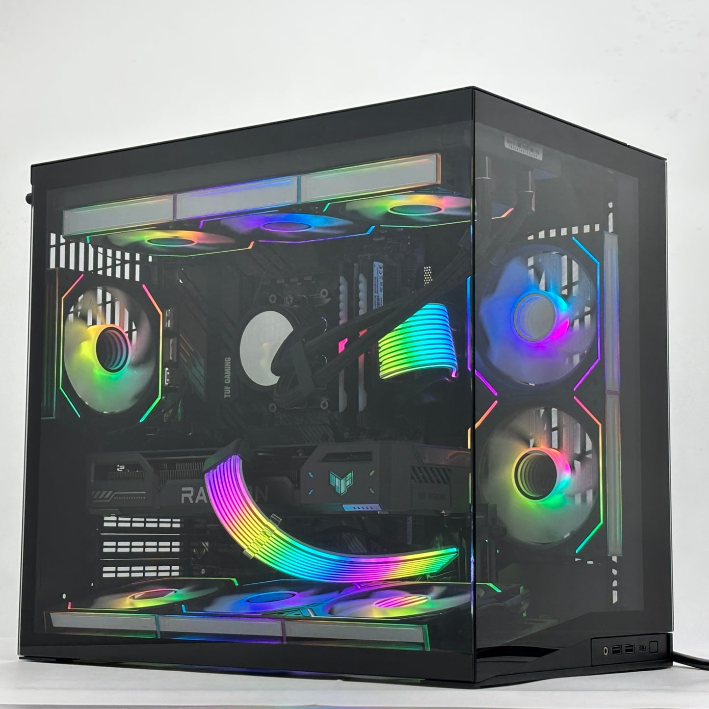 美品 ピラーレス自作ゲーミングPC Ryzen 7 5700X 32GB nvmeSSD2TB Radeon RX 9060 XT Windows11 Home【C8511-140】