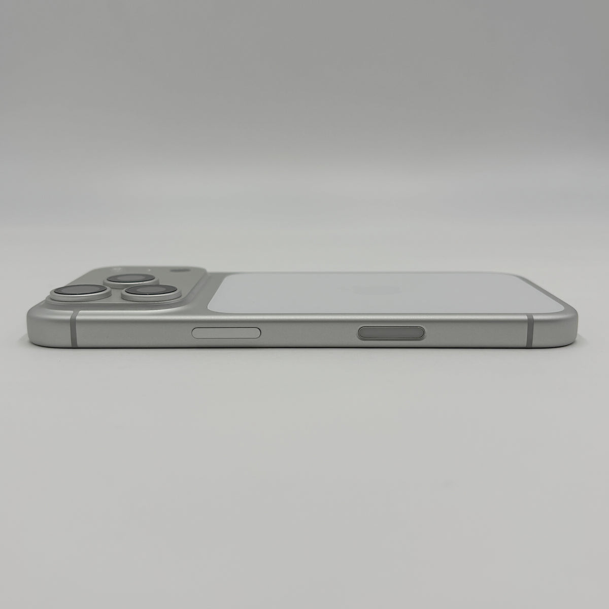 美品 Apple iPhone 17 Pro 256GB SIMフリー MG854J/A シルバー バッテリー最大容量100% 【C9292-C】