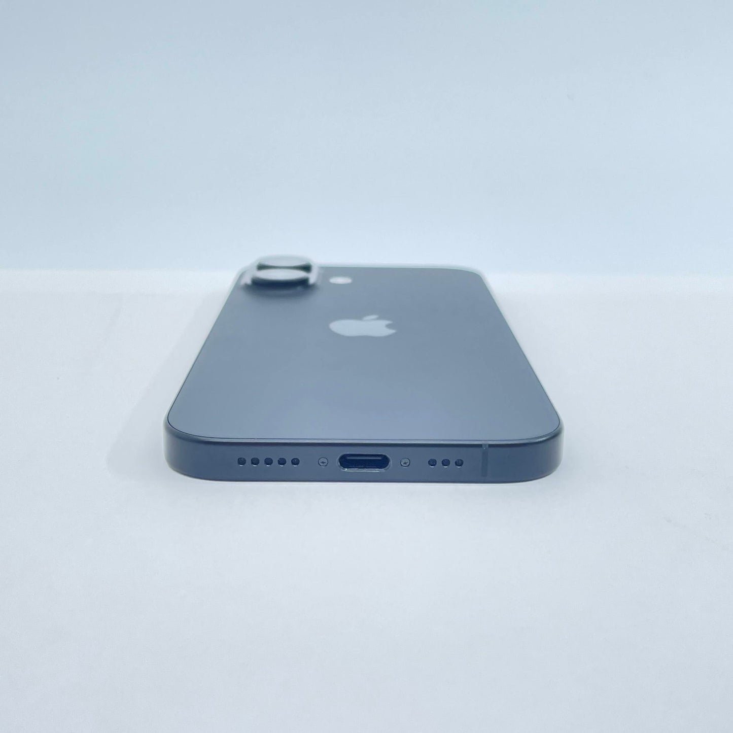 美品 iPhone 16 MYDQ3J/A 128GB SIMフリー ブラック バッテリー最大容量100% 充放電回数64回 【C6694-C】