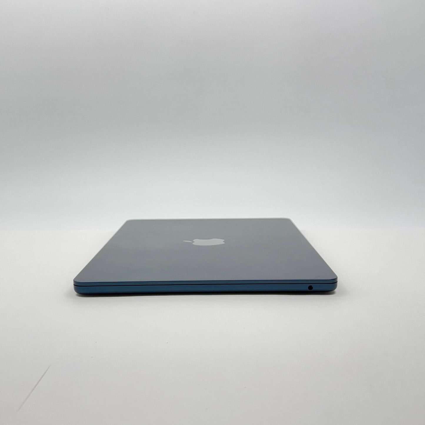 Apple MacBook Air 13インチ (Early 2024) Apple M3 8コア 8GB SSD 256GB ミッドナイト MRXV3J/A バッテリー最大容量93%【C7599-80】