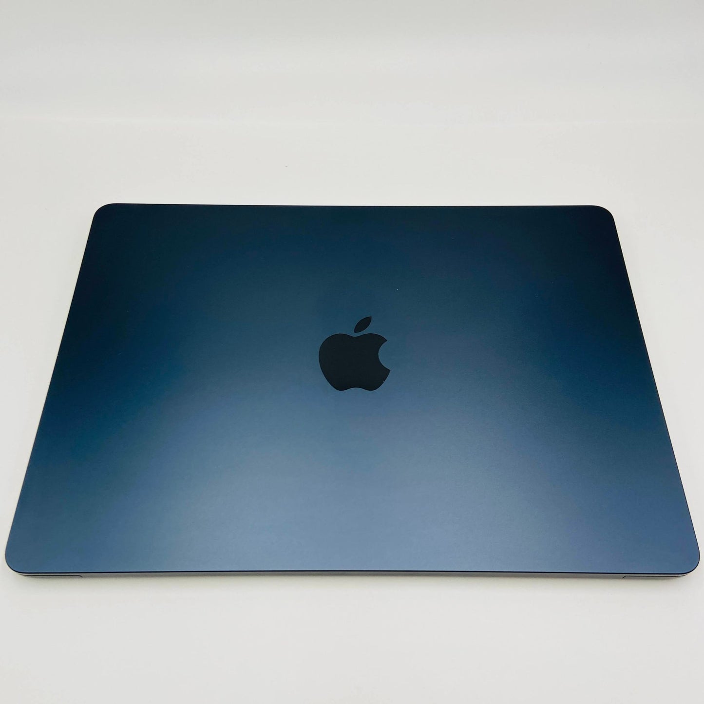 バッテリー最大容量100% Apple MacBook Air M2 2022 MLY33J/A 8GB SSD 256GB 付属品完備 C3869	80サイズ発送