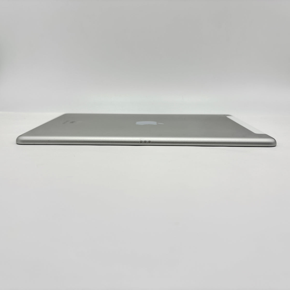 美品 Apple iPad（第9世代）Wi-Fi + Cellularモデル 64GB MK493J/A シルバー バッテリー最大容量94% 【C9088-60】