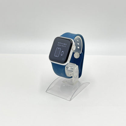 Apple Watch SE（GPSモデル）40mm シルバーアルミニウムケースアビスブルースポーツバンド MKNY3J/A バッテリー最大容量87%	【C7735-N】