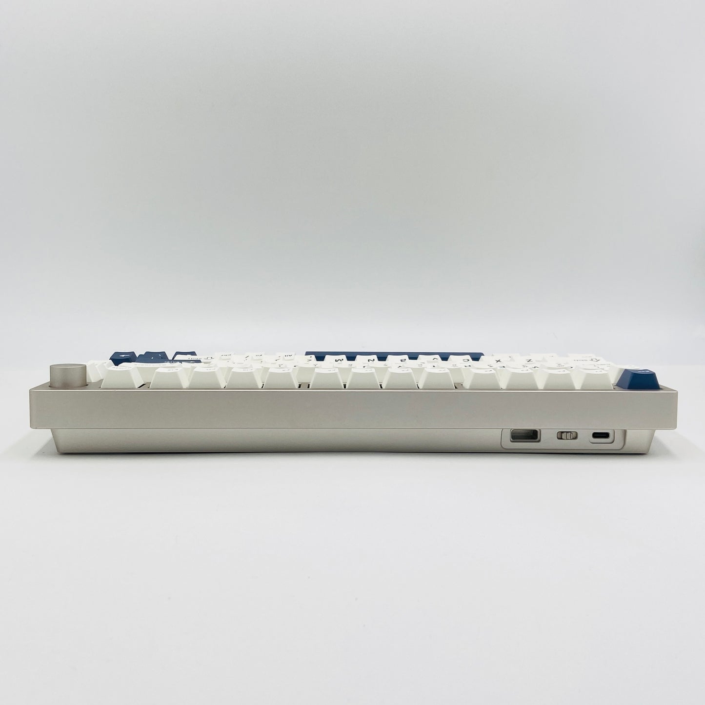 EPOMAKER P75 ワイヤレス アルミニウム メカニカルキーボード 柴藤花軸 【C7209-80】