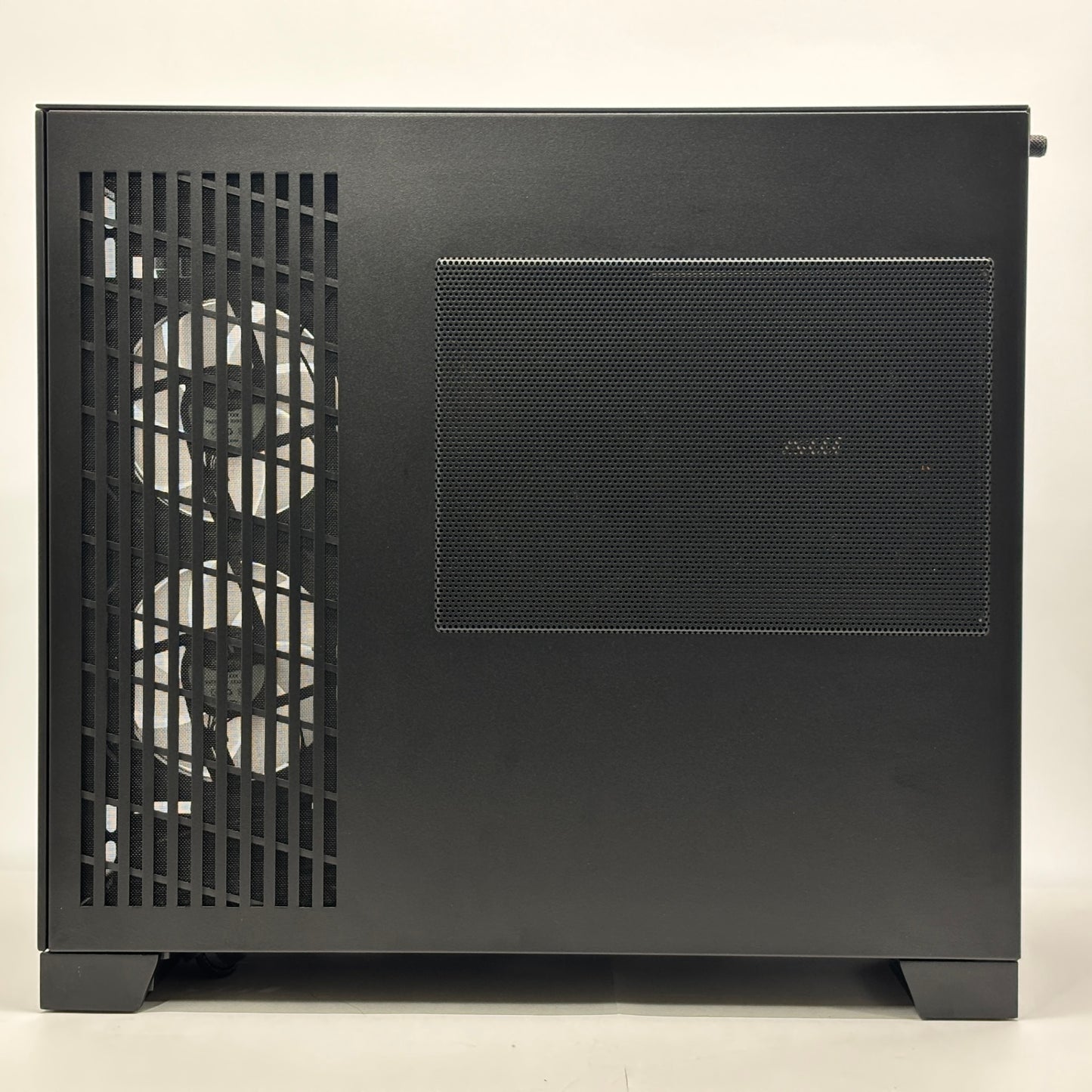 美品 ピラーレス自作ゲーミングPC Ryzen 7 5700X 32GB nvmeSSD2TB Radeon RX 9060 XT Windows11 Home【C8511-140】