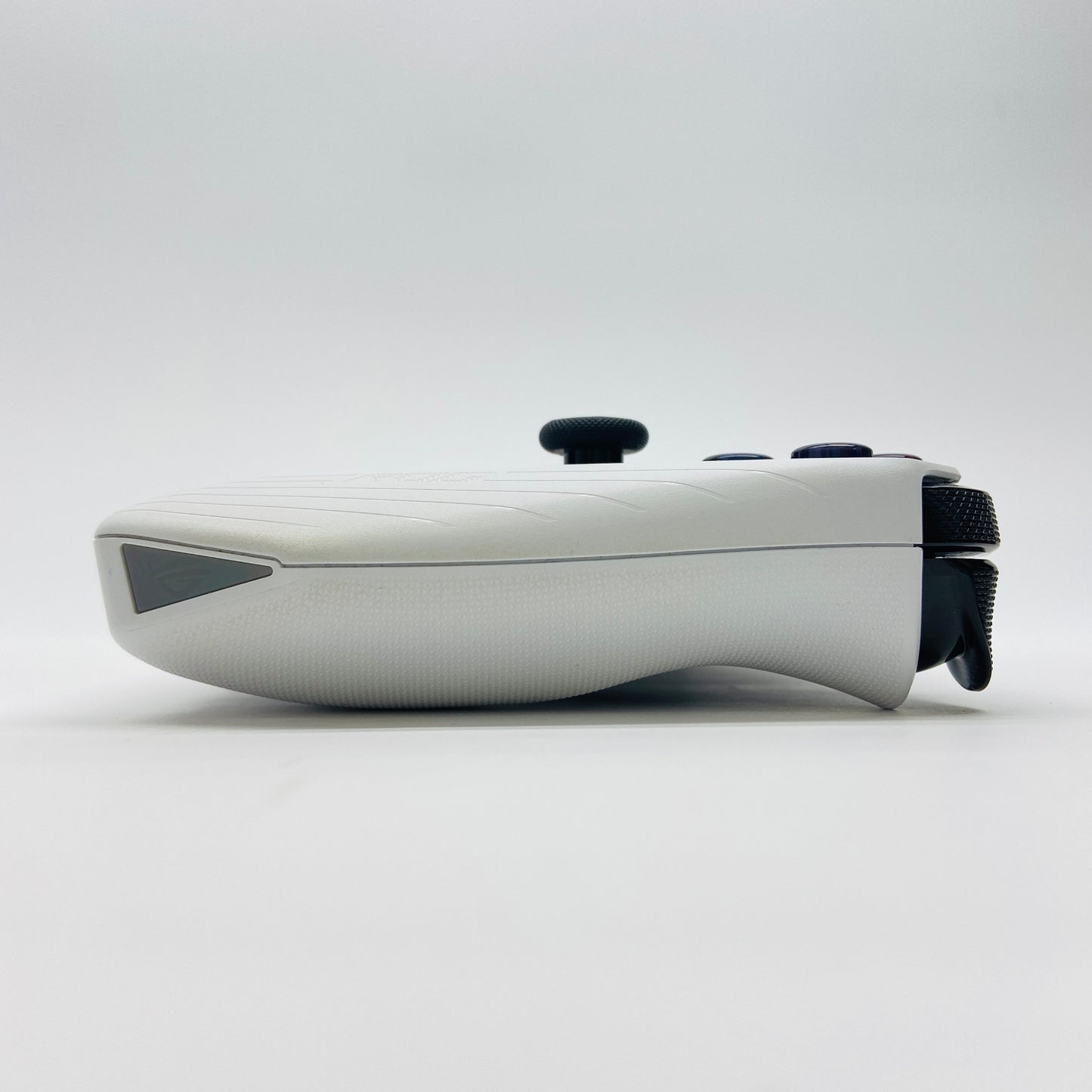 美品 ASUS ROG Ally RC71L ハンドヘルド ポータブル ゲーミング パソコン Ryzen Z1 Extreme 16GB SSD 512GB 7インチ【C3924-80】