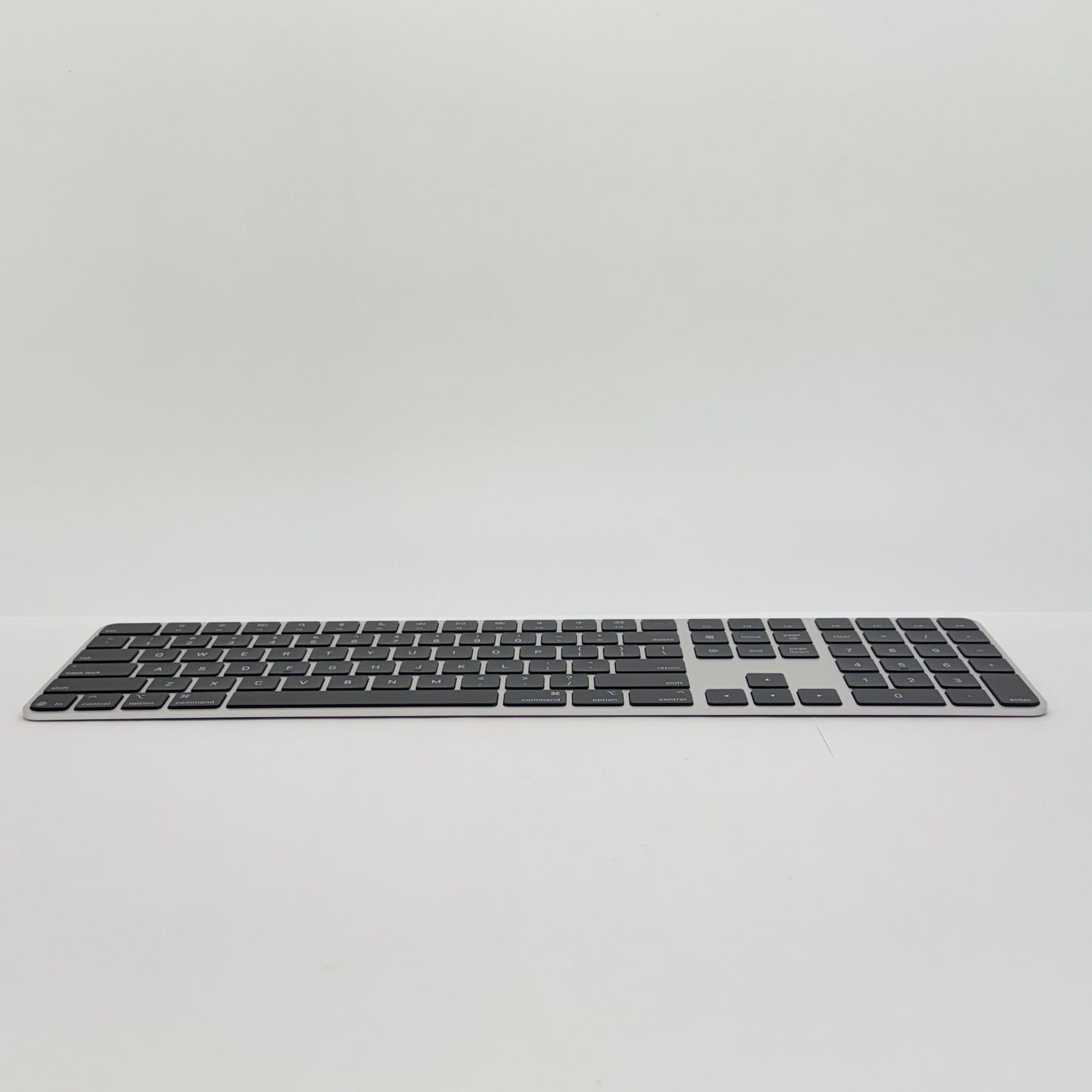 美品 Touch ID搭載 Magic Keyboard（テンキー付き）US配列 MMMR3LL/A【C6980-80】