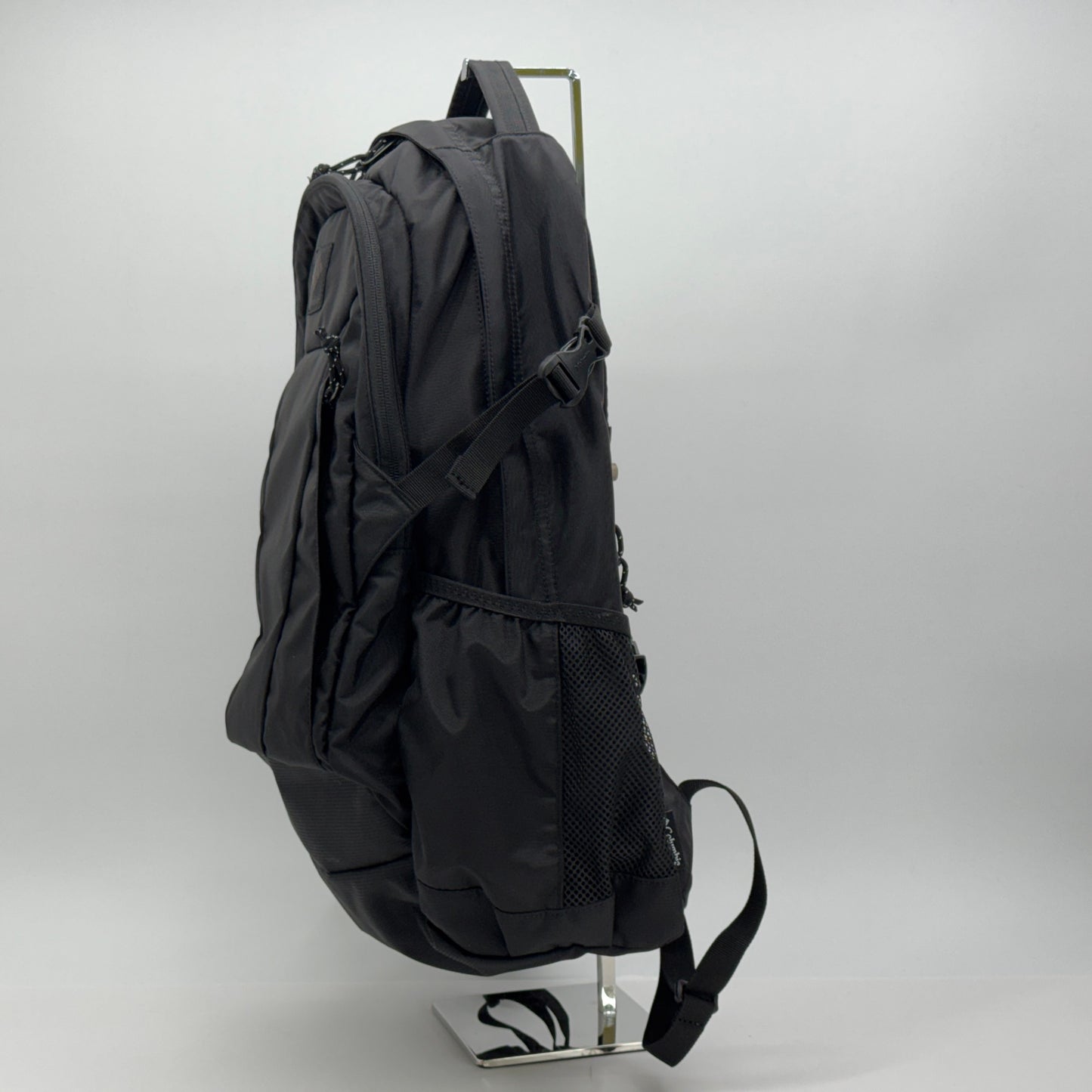 美品 Columbia コロンビア パナシーア 33L バックパック - 通勤・通学から旅行まで使える軽量・大容量の万能リュック【C8026】