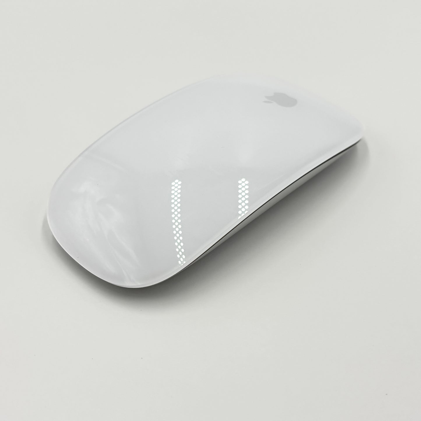 美品 Apple Magic Mouse A3204 MXK53ZA/A マジック マウス【C5667-C】