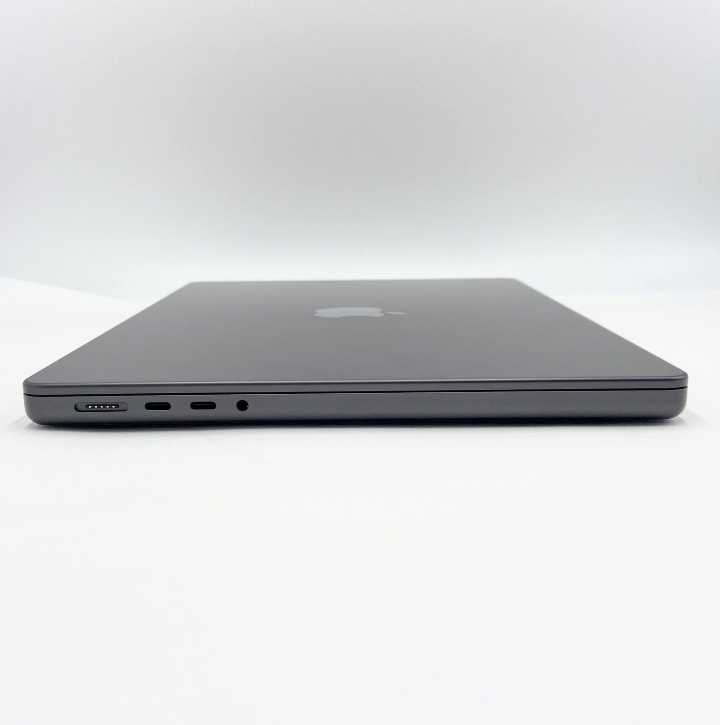 美品 MacBook Pro 14インチ 2024 M4 10コアCPU 10コアGPU 16GB 1TB 充放電回数4回 バッテリー最大容量100% 付属品完備 【C5520-80】