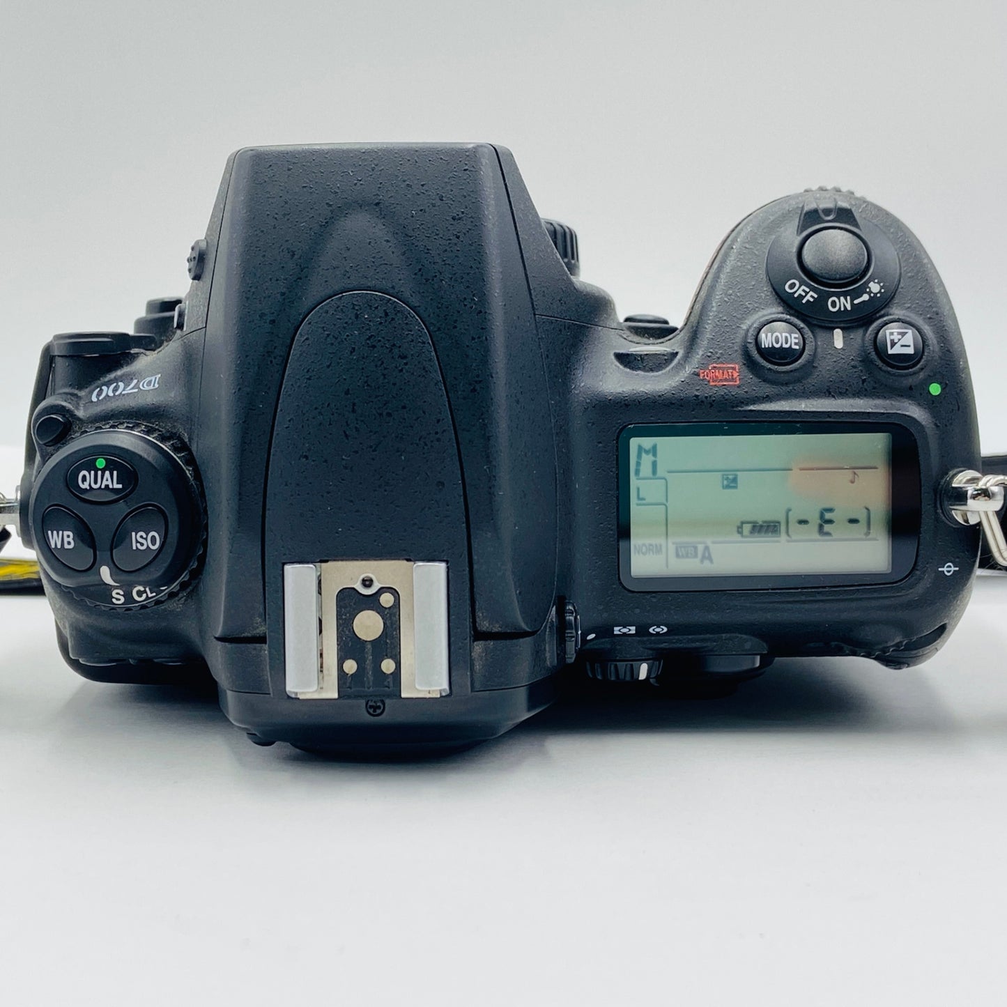 Nikon D700 ボディ　Nikon MB-D10 マルチパワーバッテリーパック付属　【C4305-80】