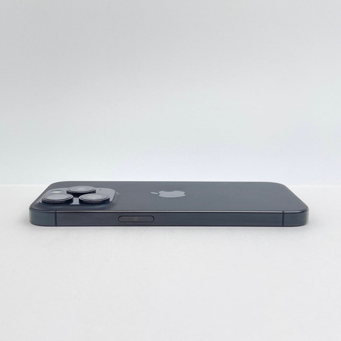 iPhone 15 Pro MTUC3J/A 256GB SIMフリー バッテリー最大容量84%  ブラックチタニウム 本体のみ【C7038-C】
