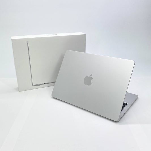 新品同様 美品 Apple MacBook Air 13インチ Early 2025 M4 10コア/16GB/SSD 256GB シルバー MW0W3J/A 充放電回数6回 バッテリー最大容量100% 【C6222-80】