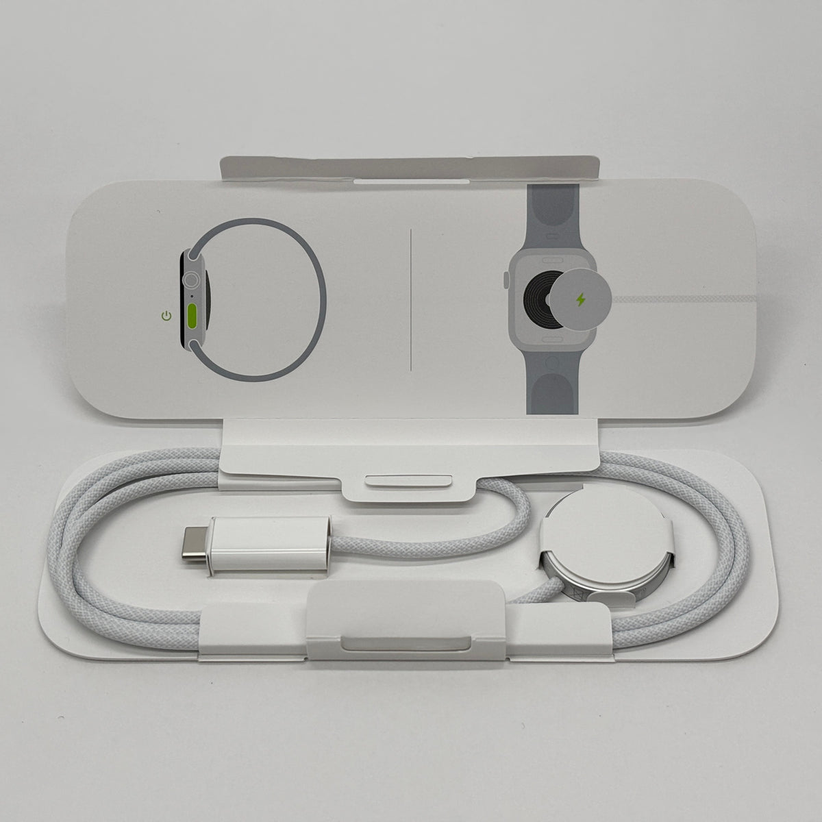 美品 Apple Watch SE 第3世代 GPSモデル 44ｍｍ MEP04J/A スターライトアルミ Nikeスポーツバンド M/L バッテリー最大容量100%  【C9027-60】