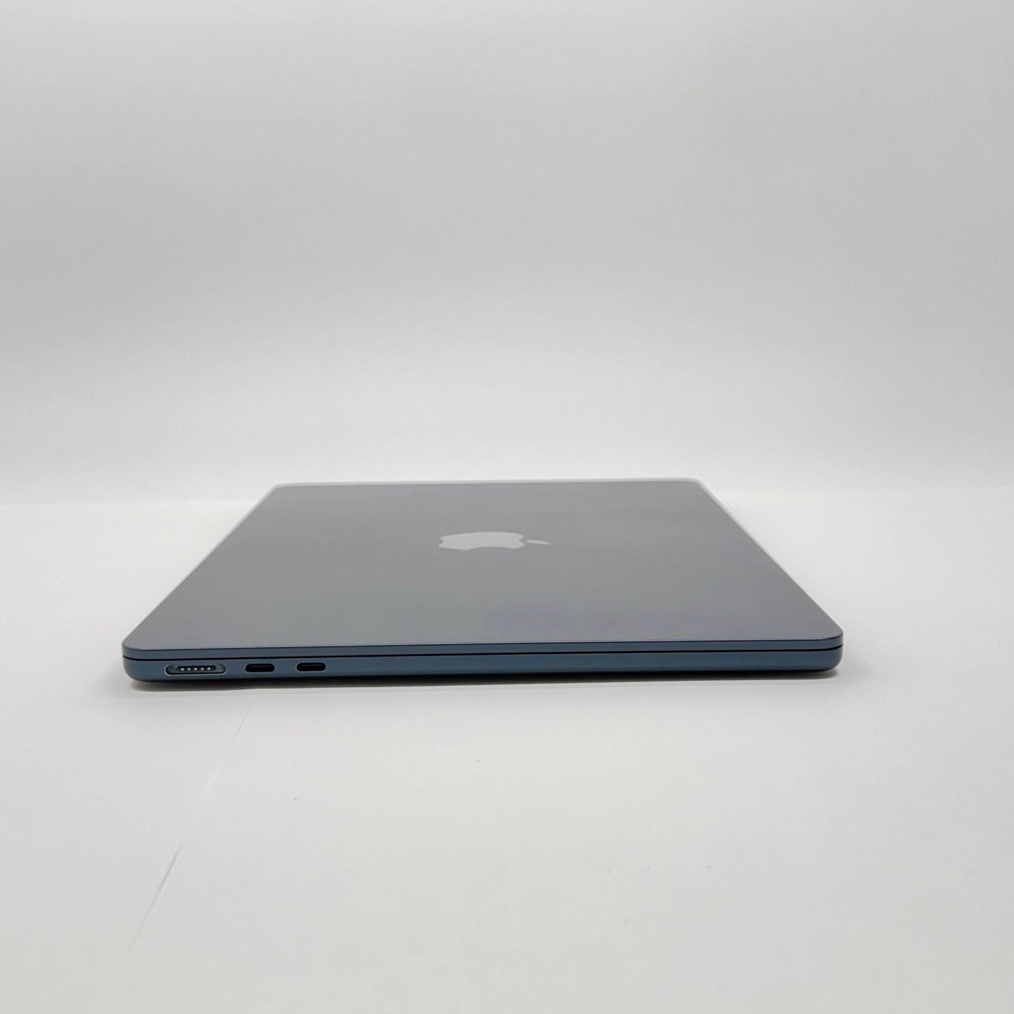 Apple MacBook Air 13インチ (Early 2024) Apple M3 8コア 8GB SSD 256GB ミッドナイト MRXV3J/A バッテリー最大容量93%【C7599-80】