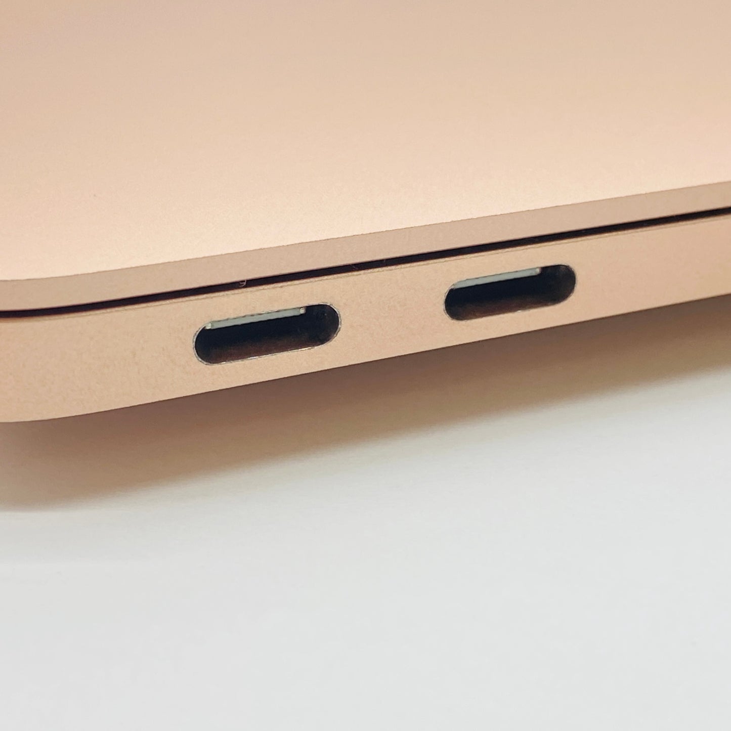 Apple MacBook Air 13インチ 2020 i5 8GB SSD 256GB ゴールド【C4253-80】