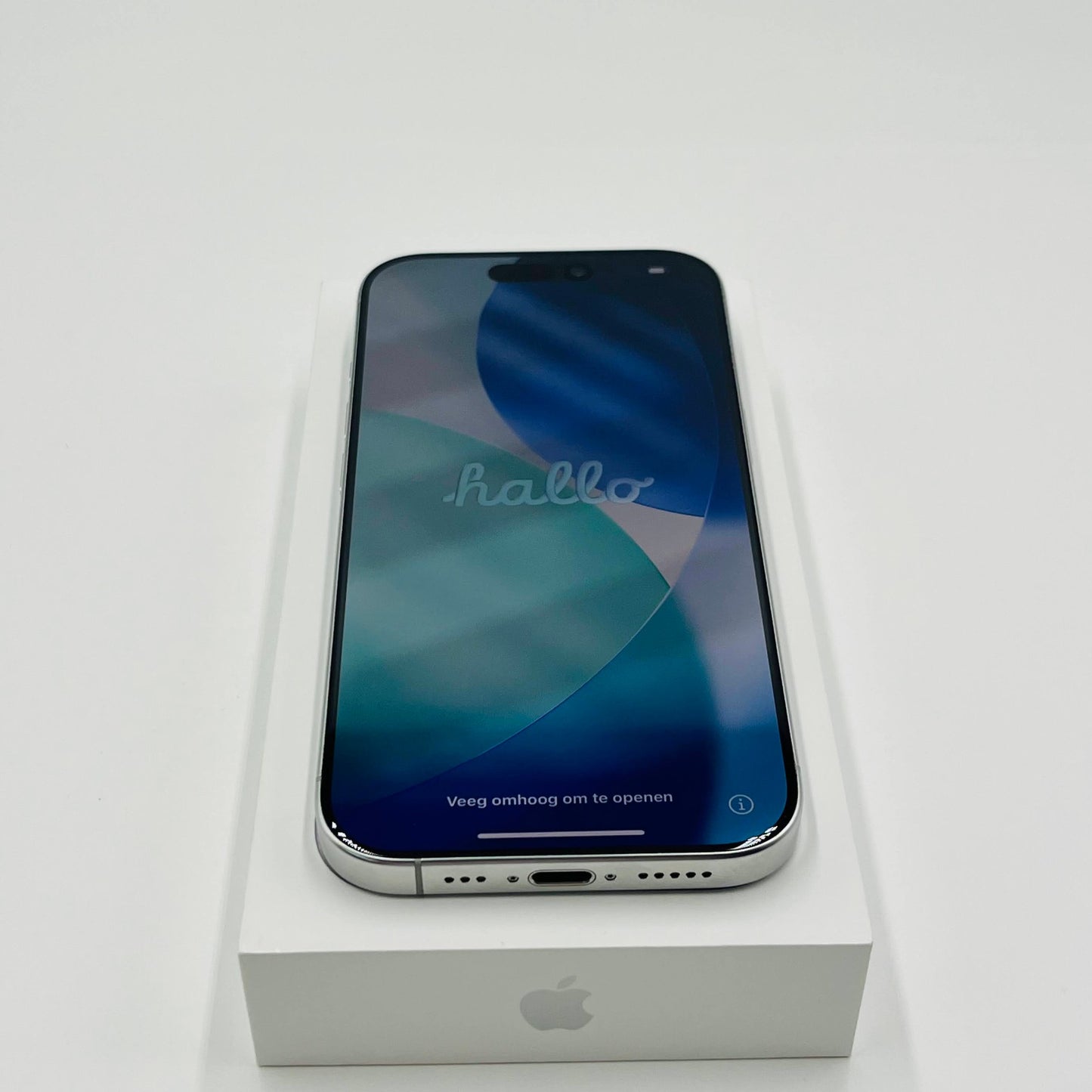 新品同様 美品 Apple iPhone 16 Pro 128GB SIMフリー MYMW3J/A スマートフォン ホワイトチタニウム バッテリー最大容量92%【C5056-C】