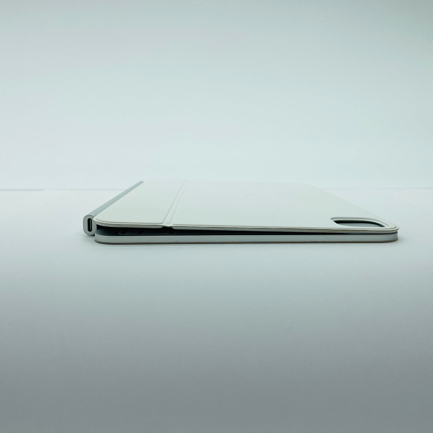 Apple 11インチiPad Pro（M4）用Magic Keyboard 日本語 MWR03J/A（ホワイト）【C4654-60】