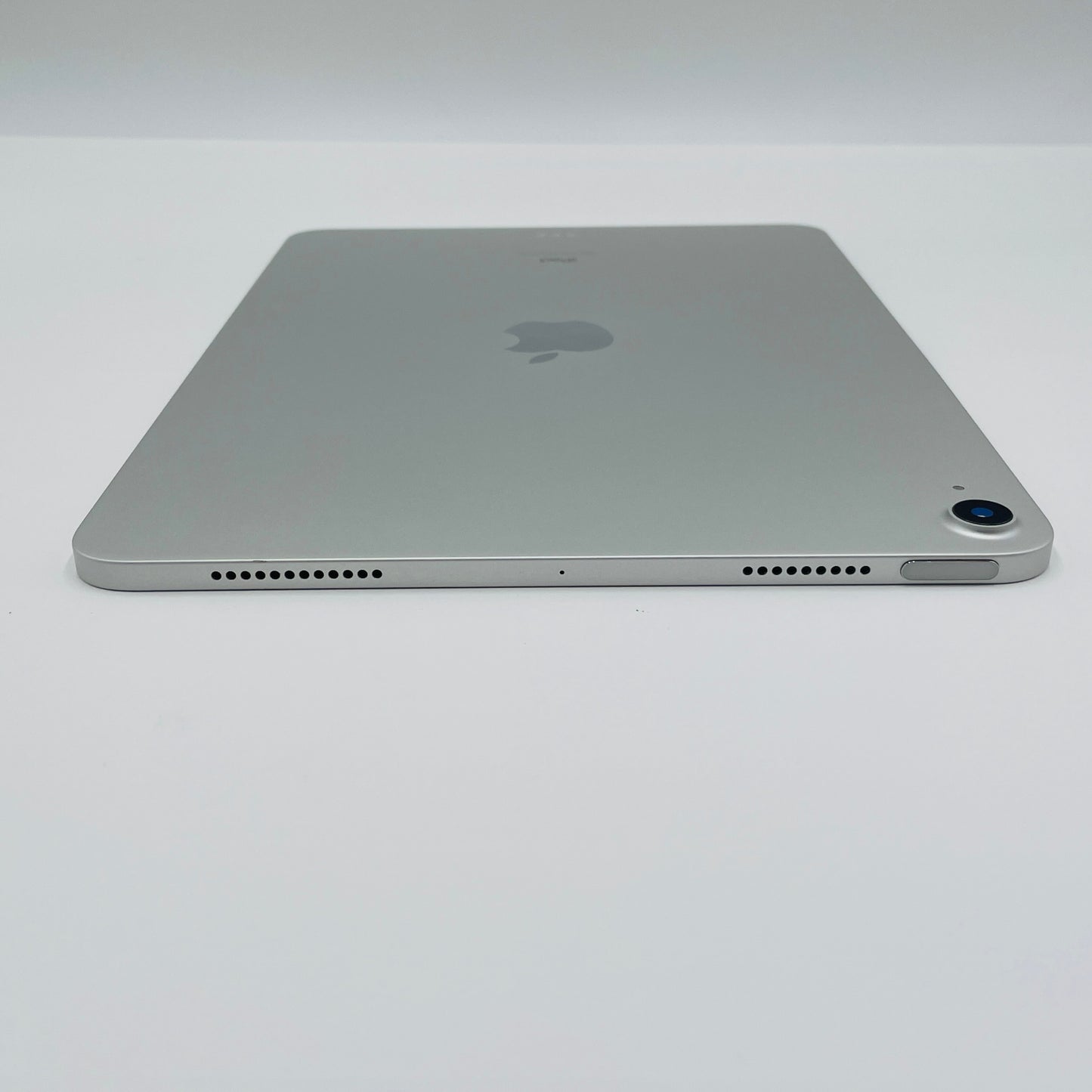 美品 iPad Air 第4世代 Wi-Fiモデル 64GB シルバー MYFN2J/A　【C4842-60】