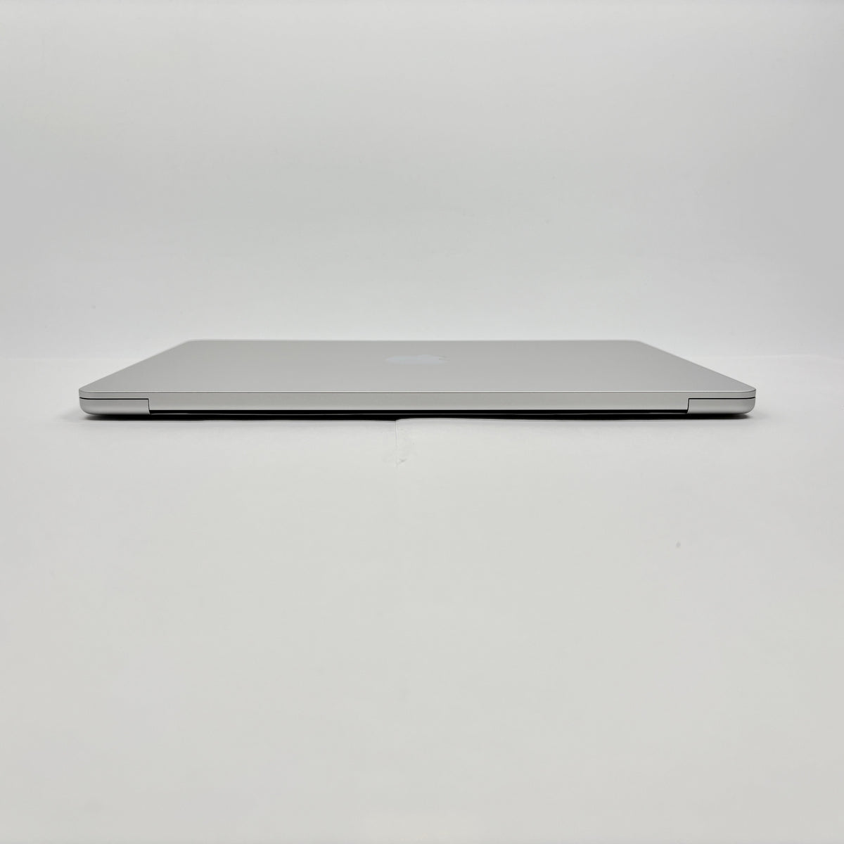 新品同様 美品 Apple MacBook Air 13インチ M5 10コアCPU 10コアGPU 32GB 1TB US配列 シルバー バッテリー最大容量100%【C9101-80】