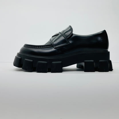 美品 PRADA プラダ ローファー モノリス ブラッシュドレザー サイズ：7.5（26.5cm相当）【C4597-100】