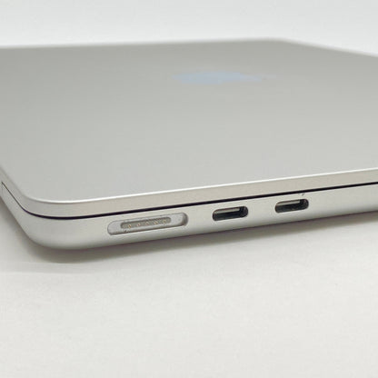 美品 MacBook Air M2 2022 8コアCPU 8コアGPU 16GB 512GB 充放電回数211回 バッテリー最大容量86% US配列 シルバー	【C7201-80】