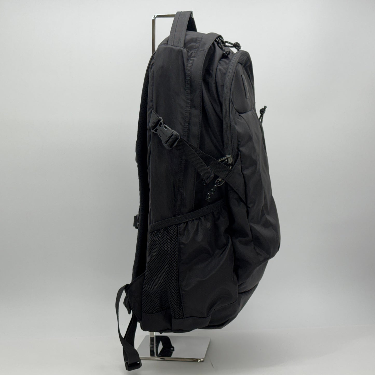 美品 Columbia コロンビア パナシーア 33L バックパック - 通勤・通学から旅行まで使える軽量・大容量の万能リュック【C8026】