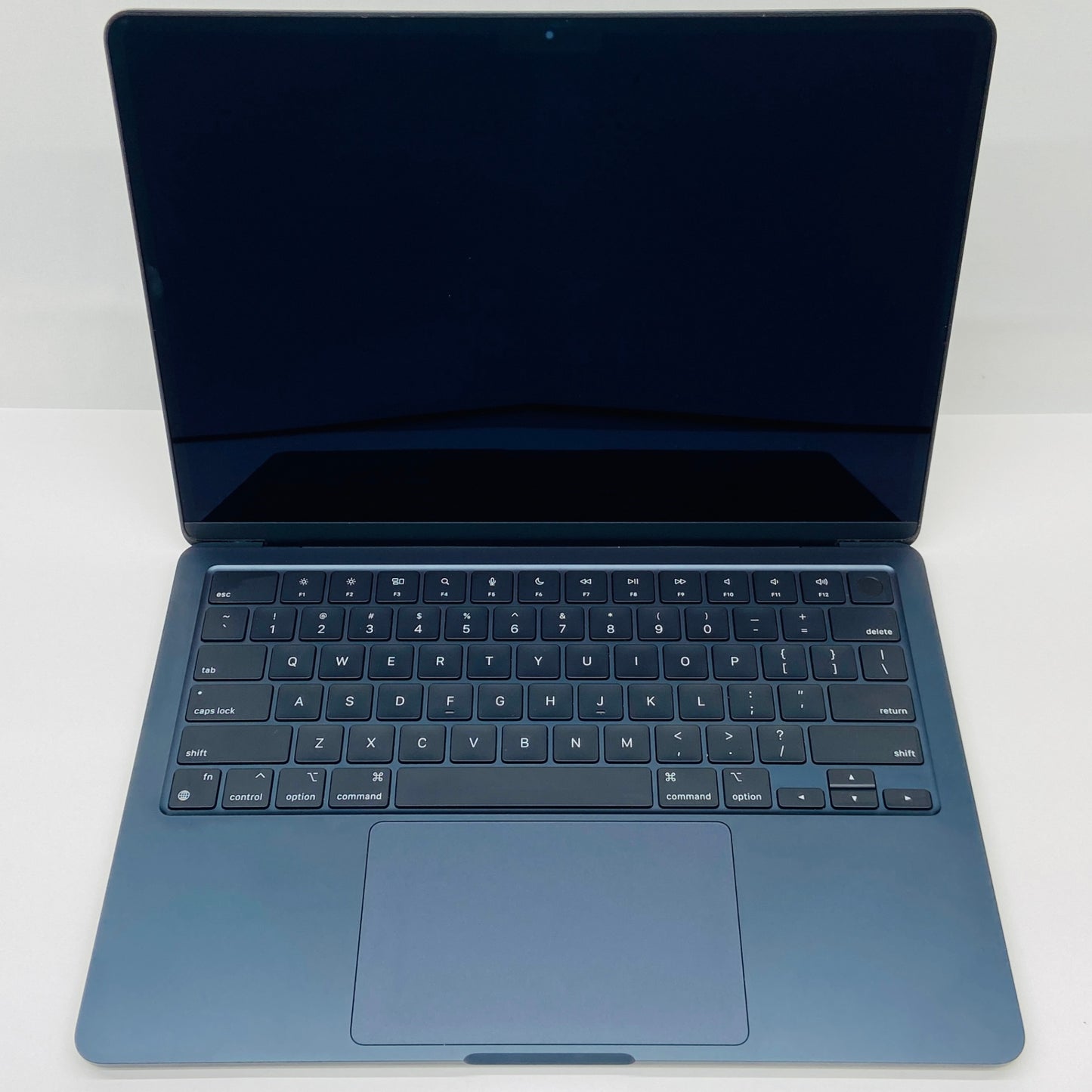 美品 Apple MacBookAir 13インチ M2 16GB 256GB USキー バッテリー最大容量97%　付属品完備 C3876	80サイズ発送