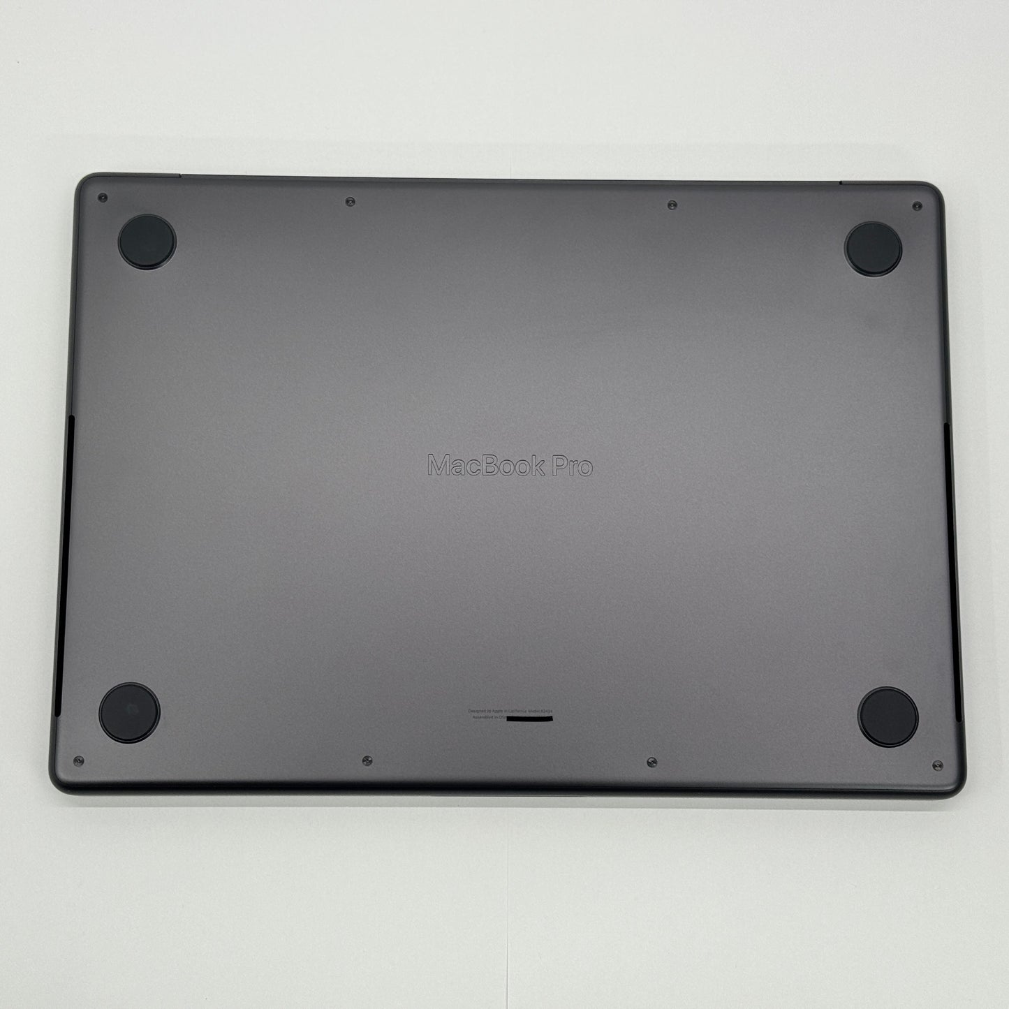 美品 Apple MacBook Pro 14インチ M5 16GB 1TB スペースブラック MDE14J/A バッテリー最大容量100%【C8230-80】